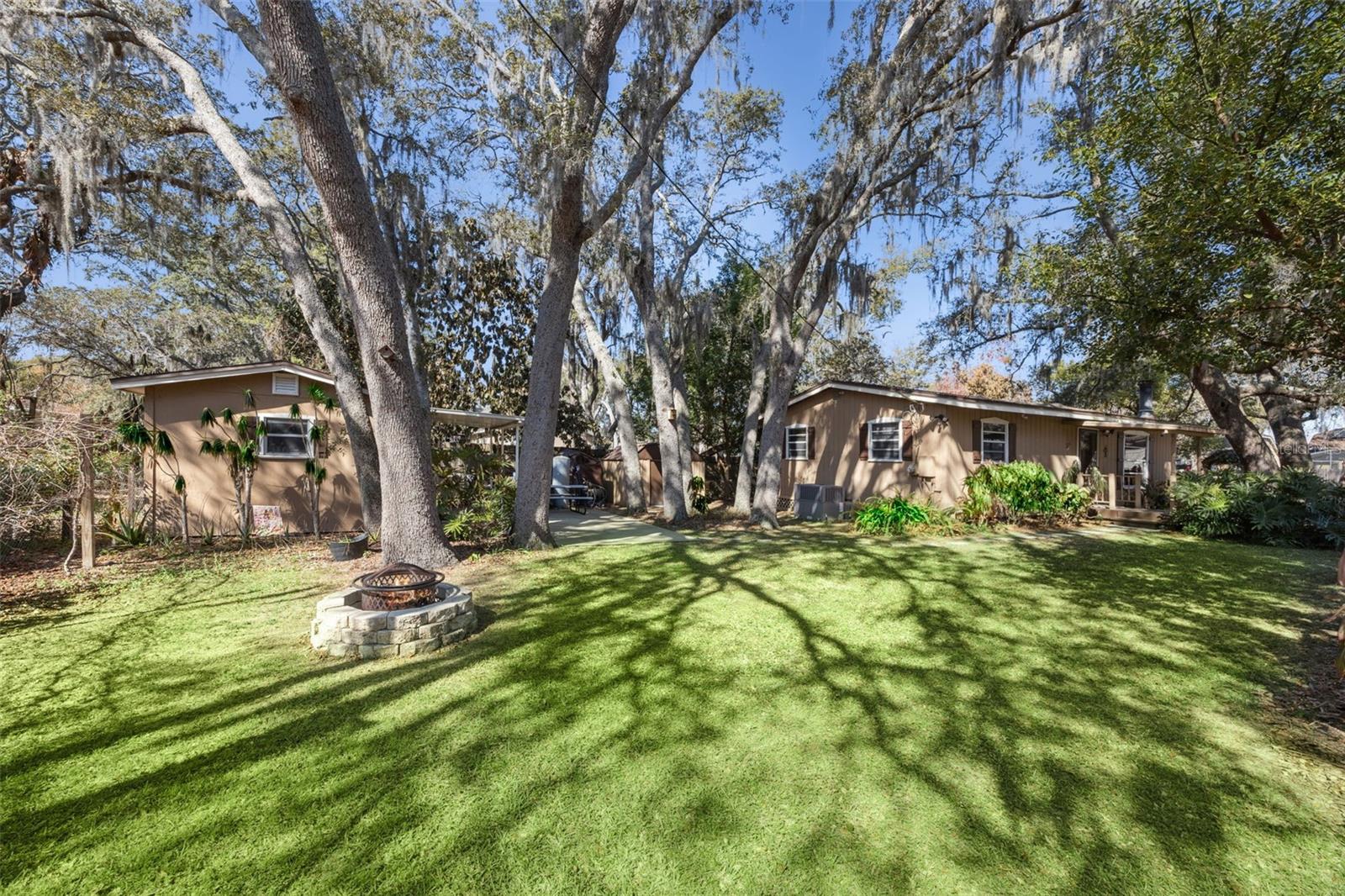 OAK PARK MANOR - Residential