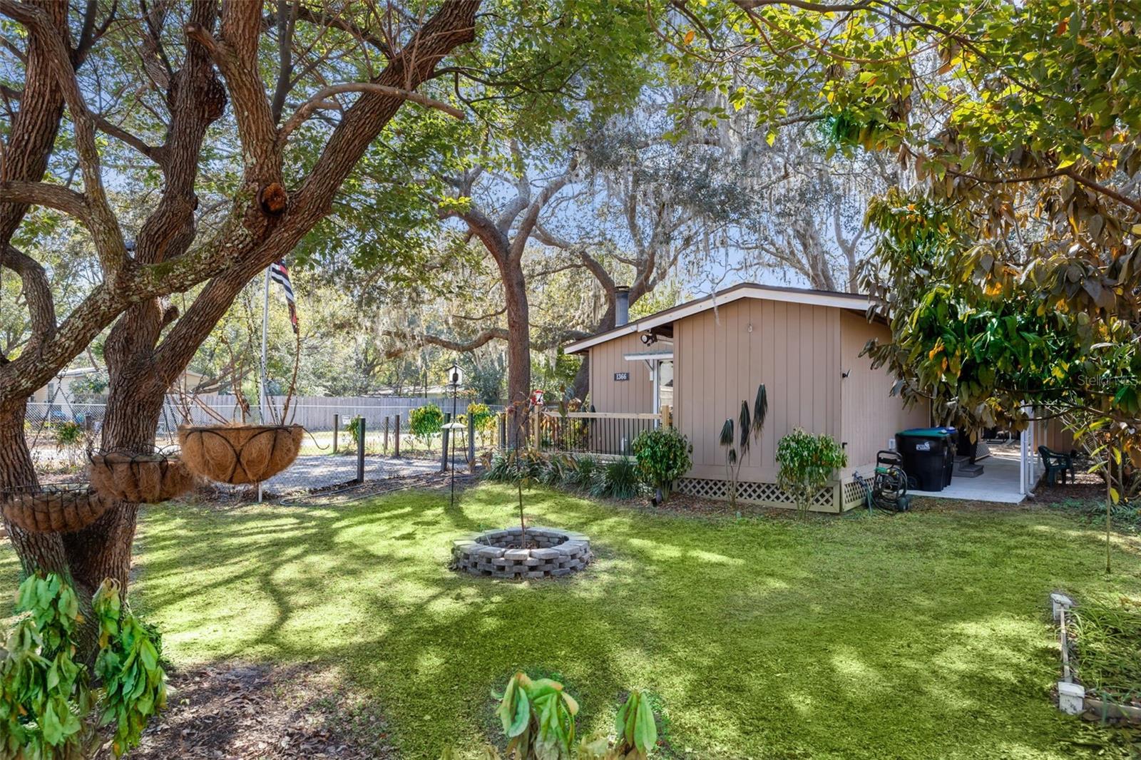 OAK PARK MANOR - Residential