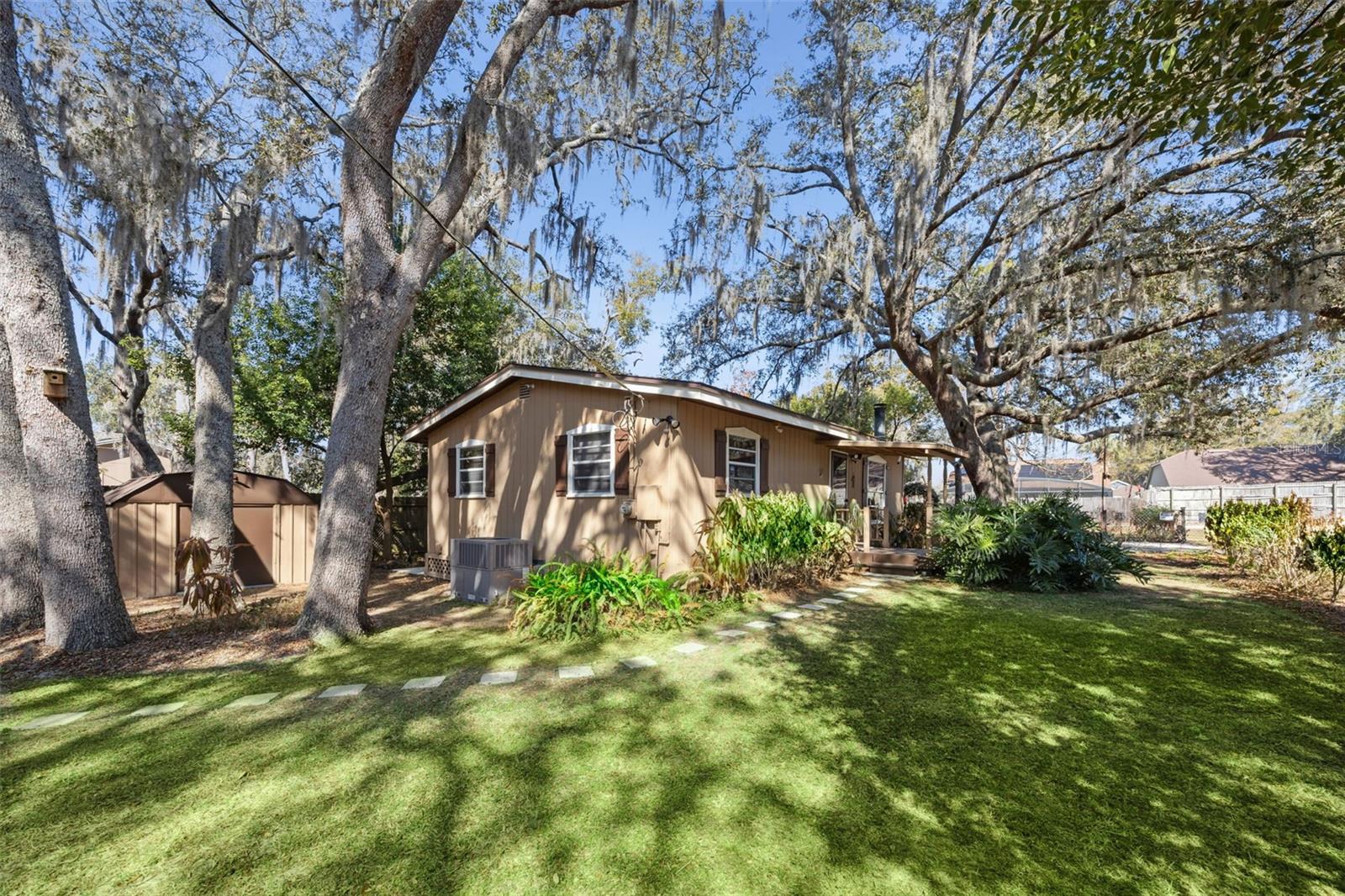 OAK PARK MANOR - Residential