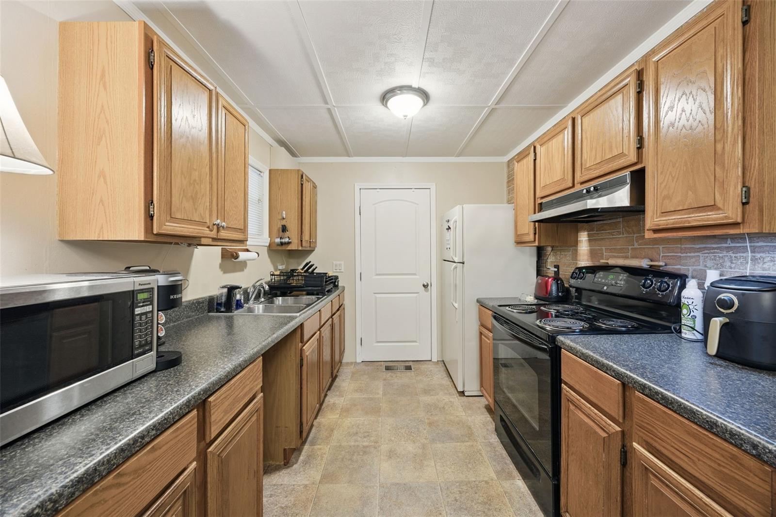 OAK PARK MANOR - Residential