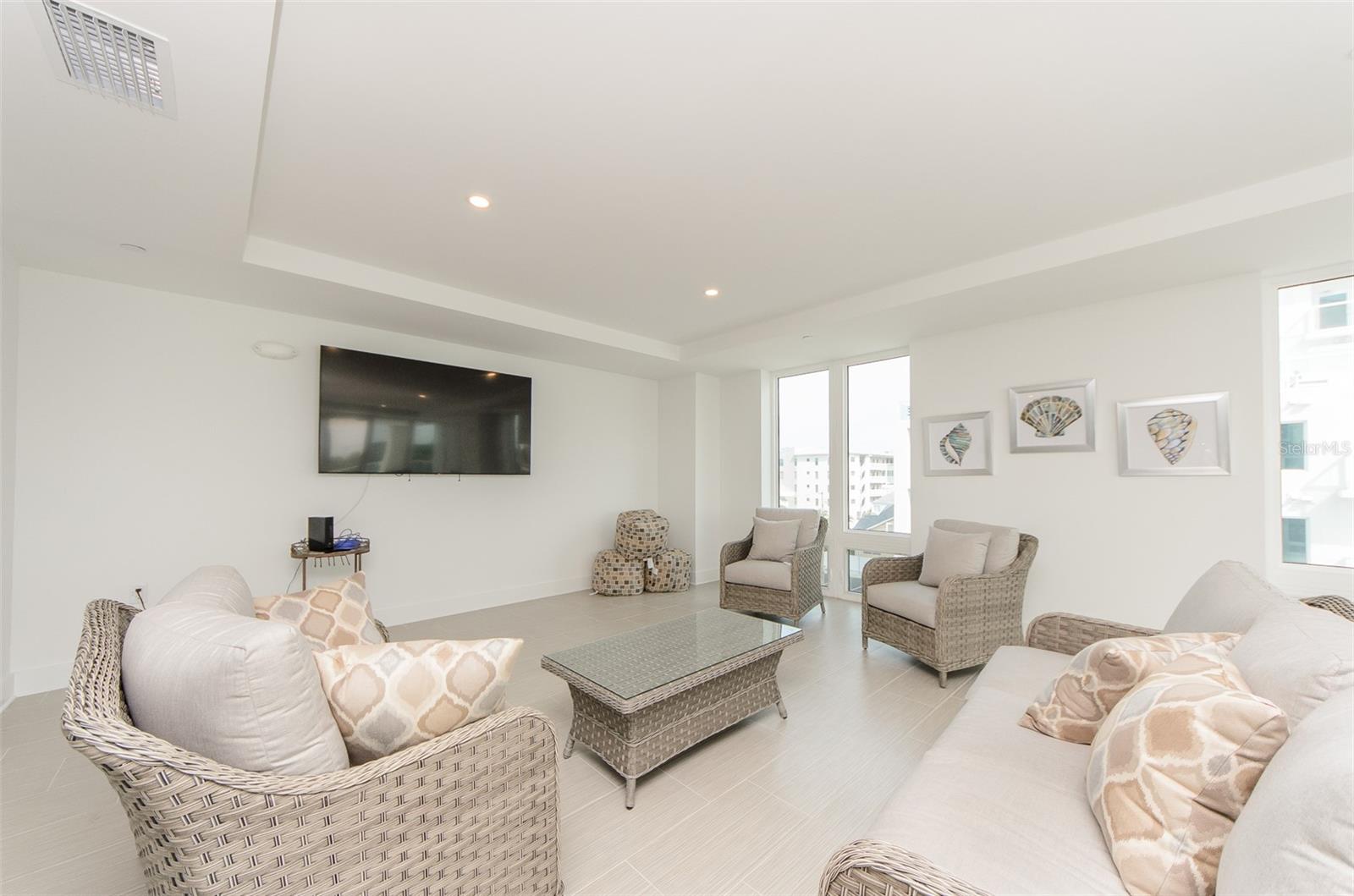 PURA VIDA RESIDENCES CONDO - Residential Lease