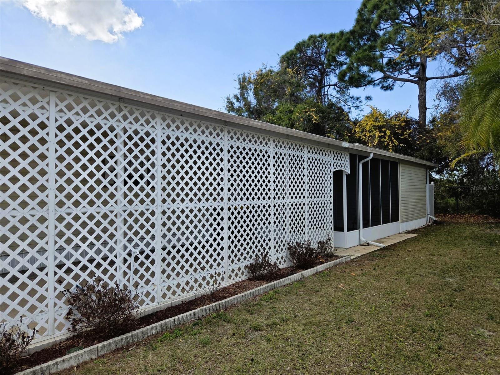 OAKWOOD MANOR - Residential