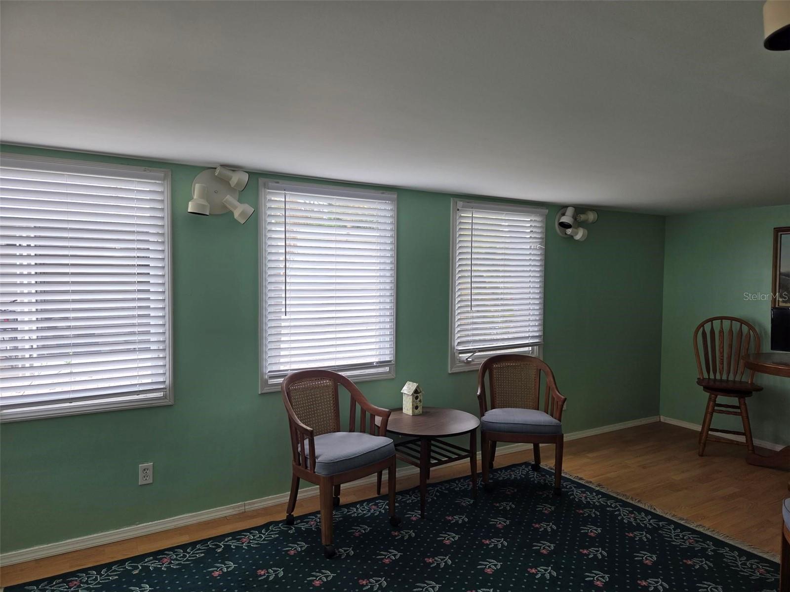 OAKWOOD MANOR - Residential