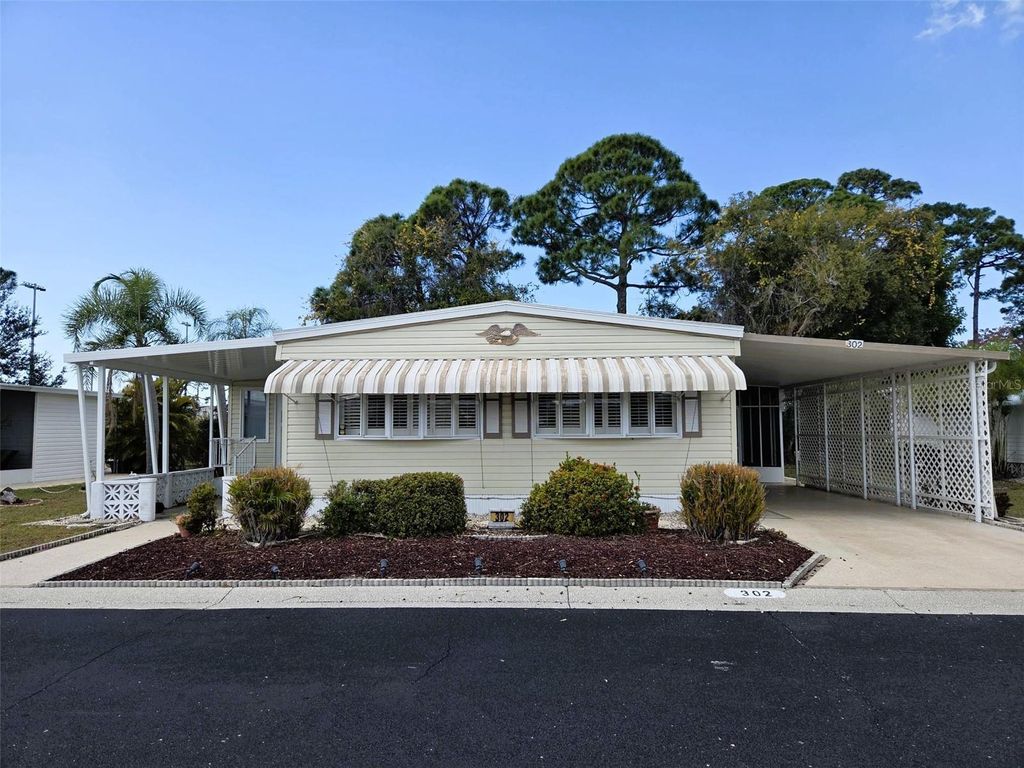 Photo of 302 Oakwood Boulevard W, Sarasota, FL 34237 (MLS # A4679804)