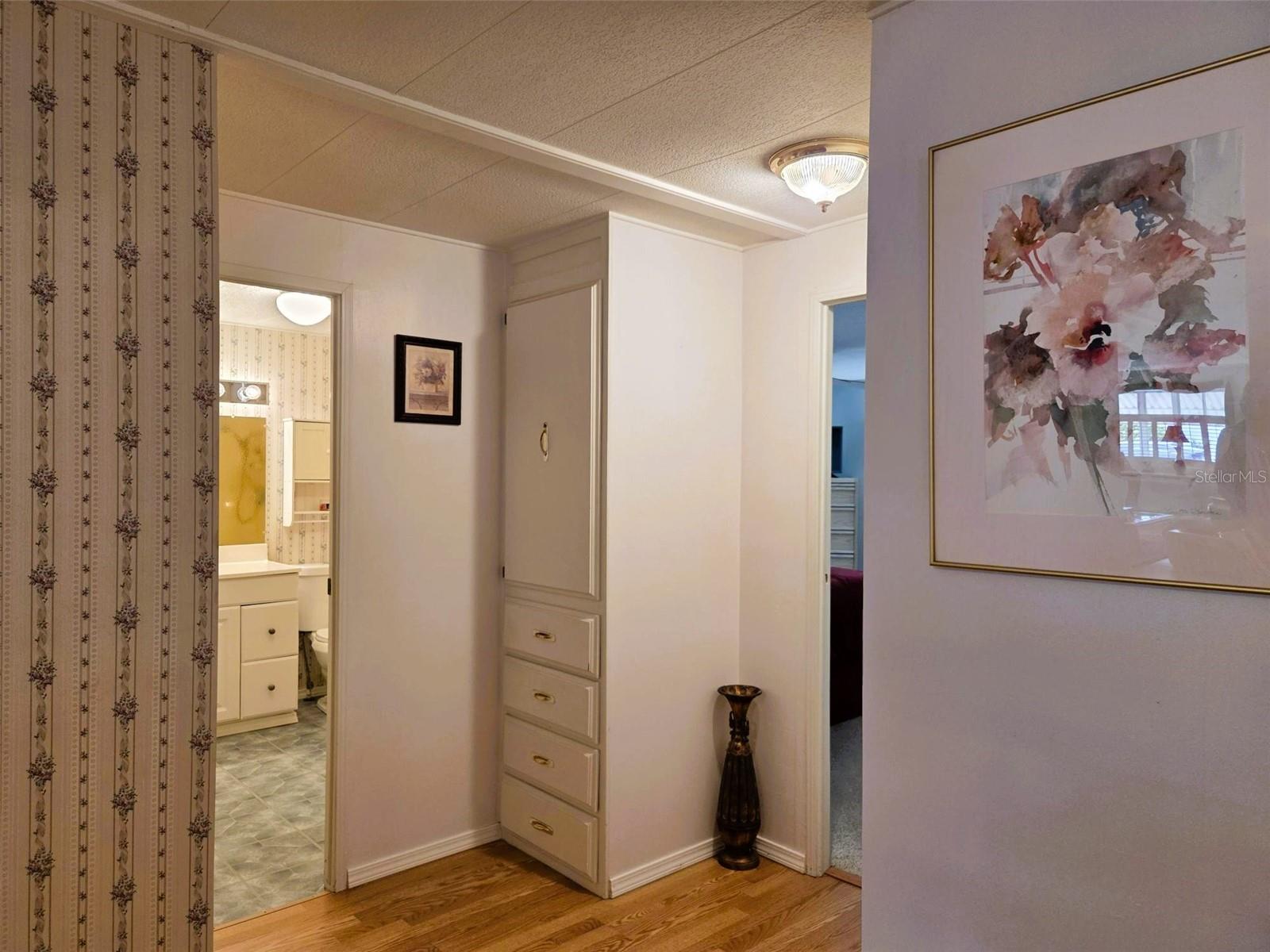 OAKWOOD MANOR - Residential