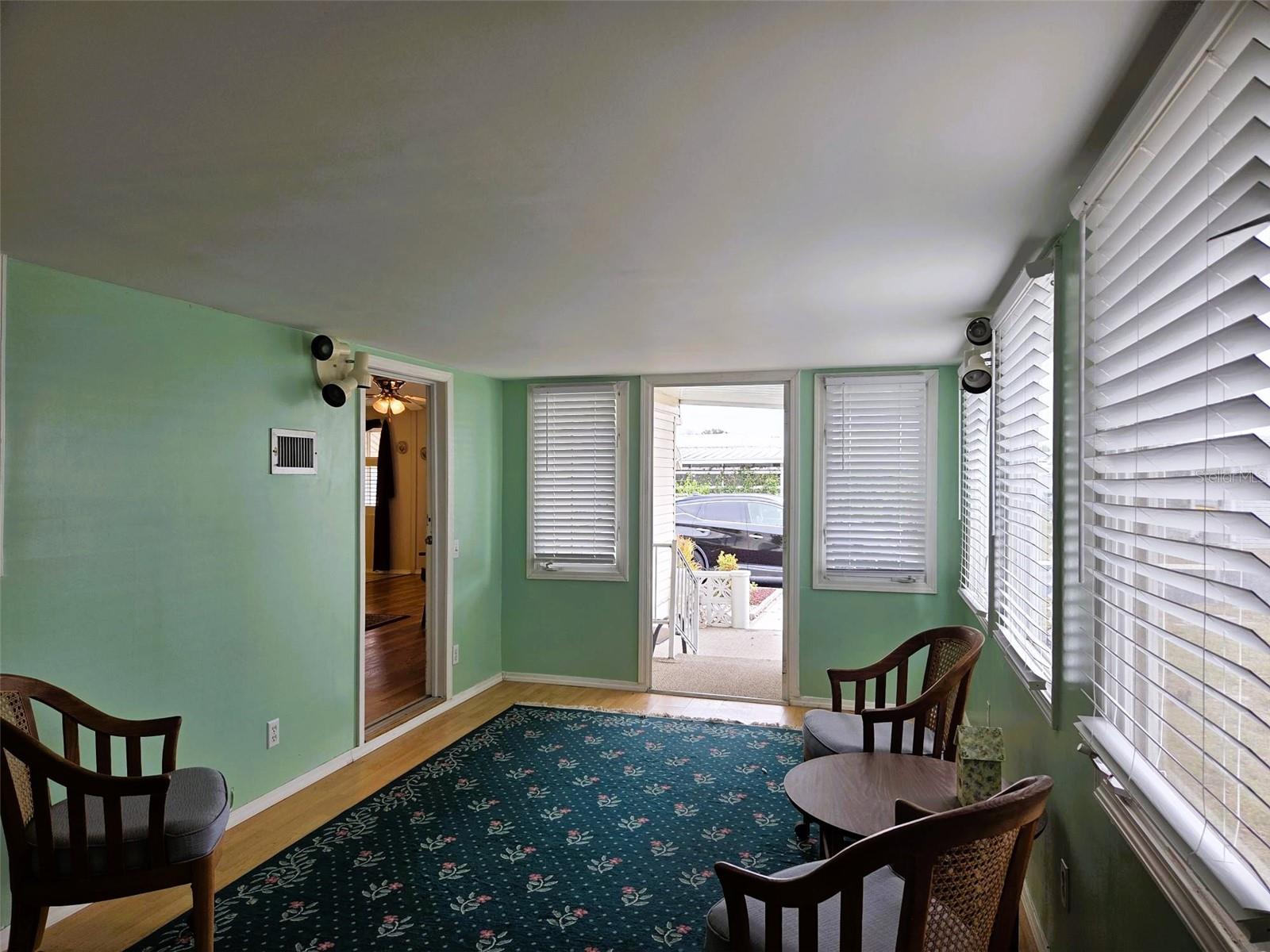 OAKWOOD MANOR - Residential