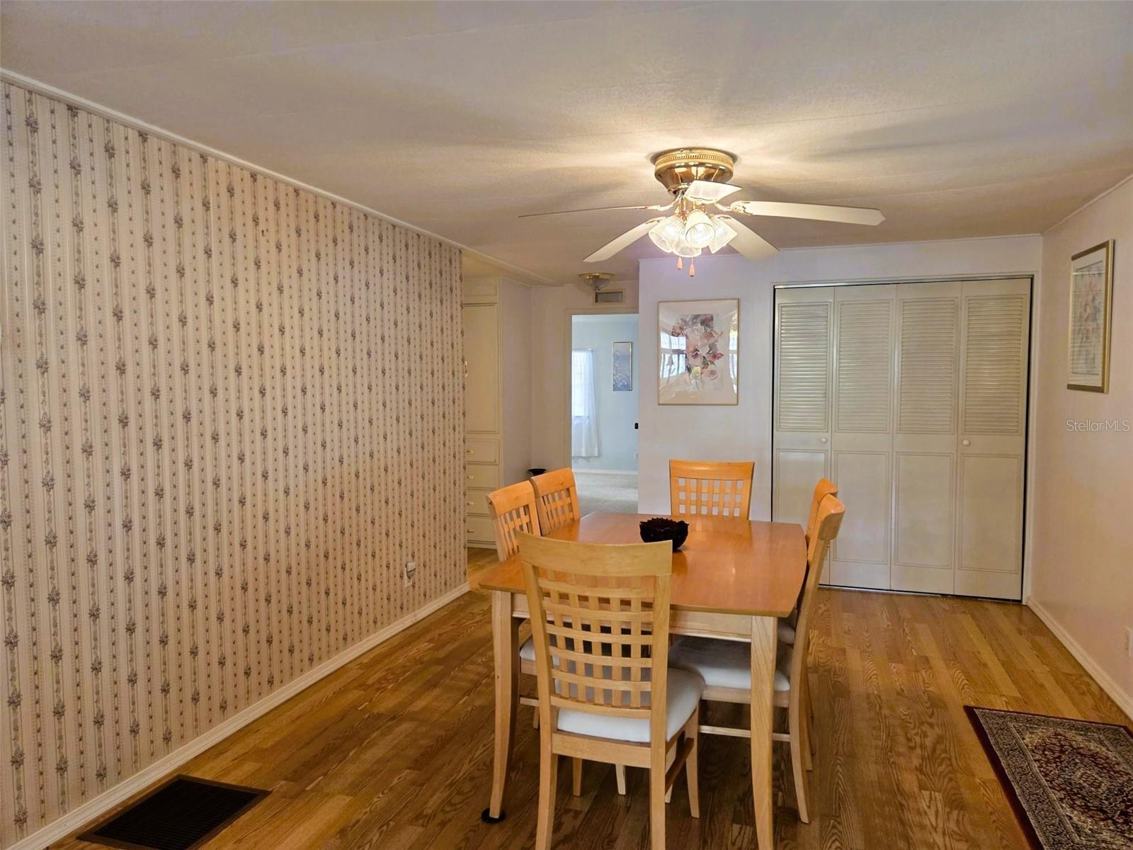 OAKWOOD MANOR - Residential