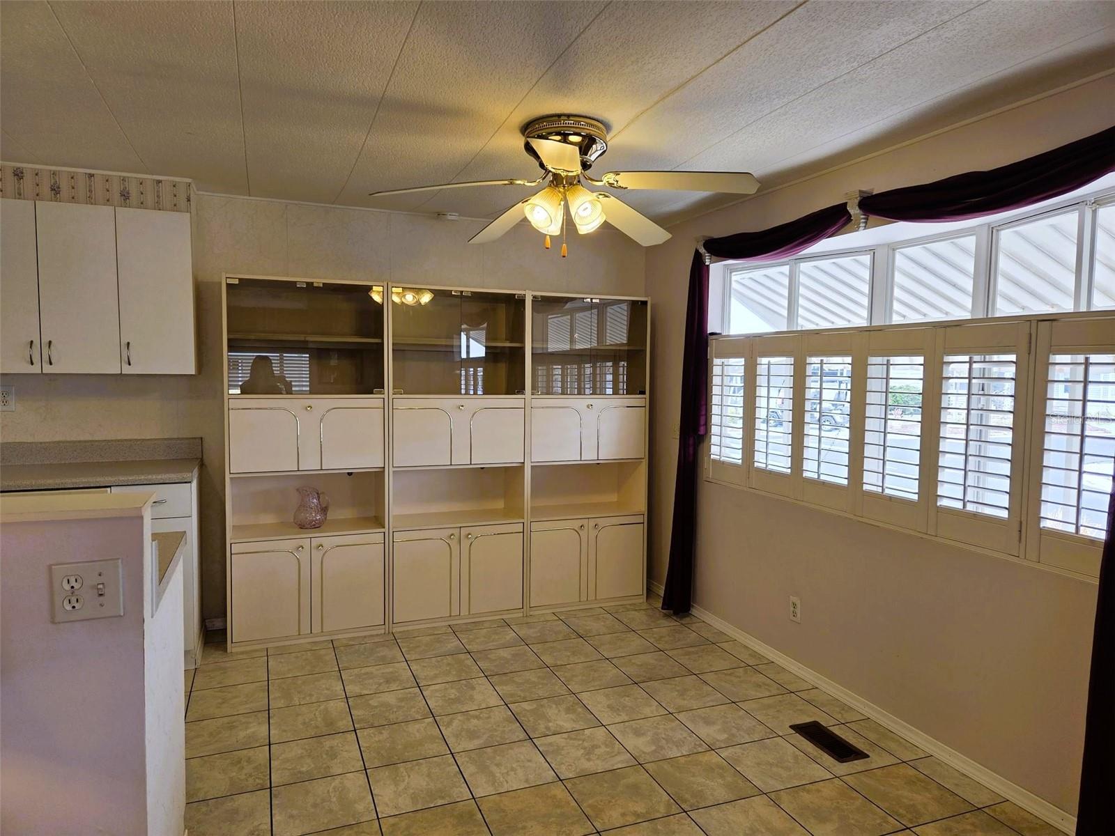 OAKWOOD MANOR - Residential