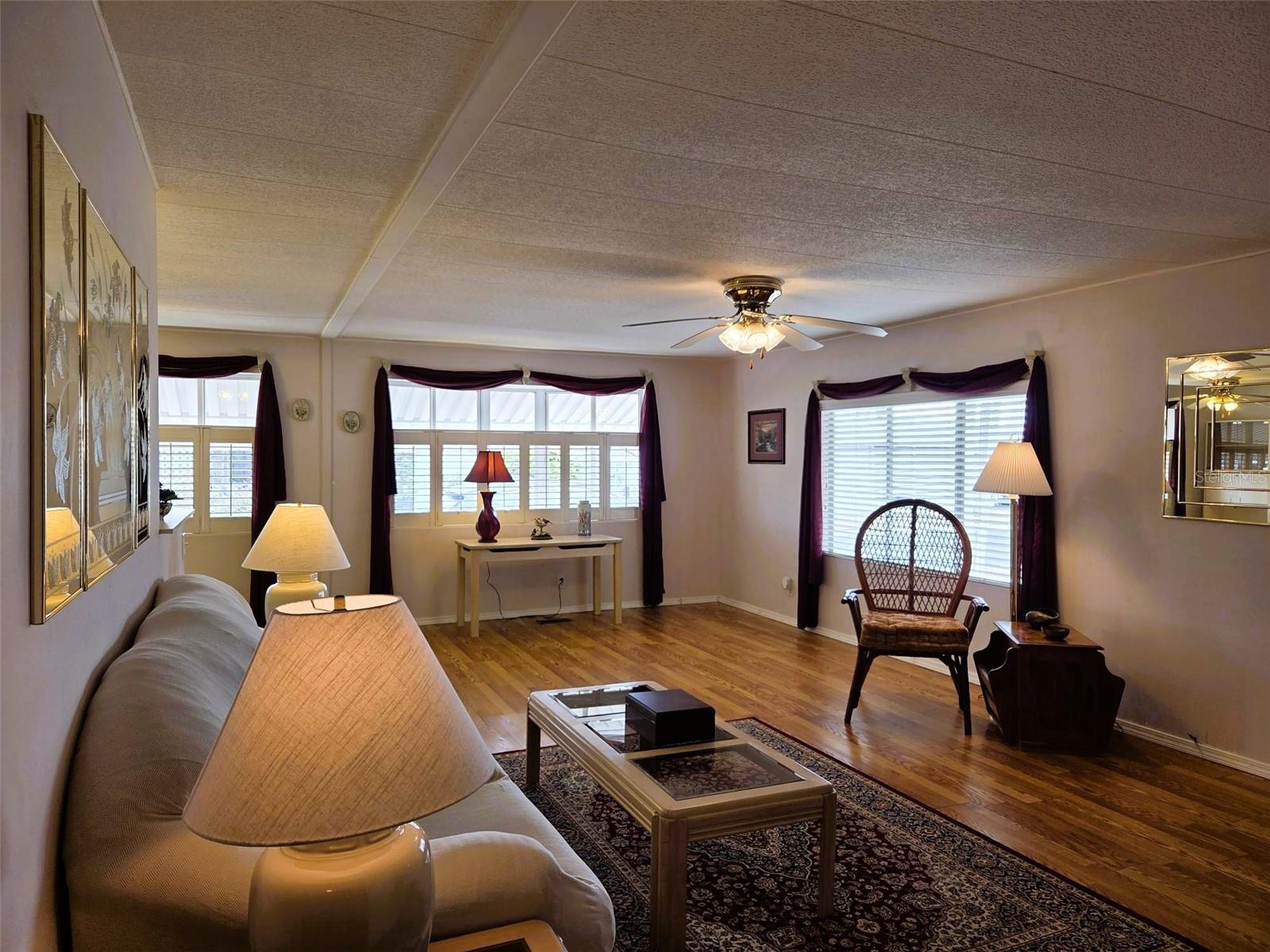 OAKWOOD MANOR - Residential