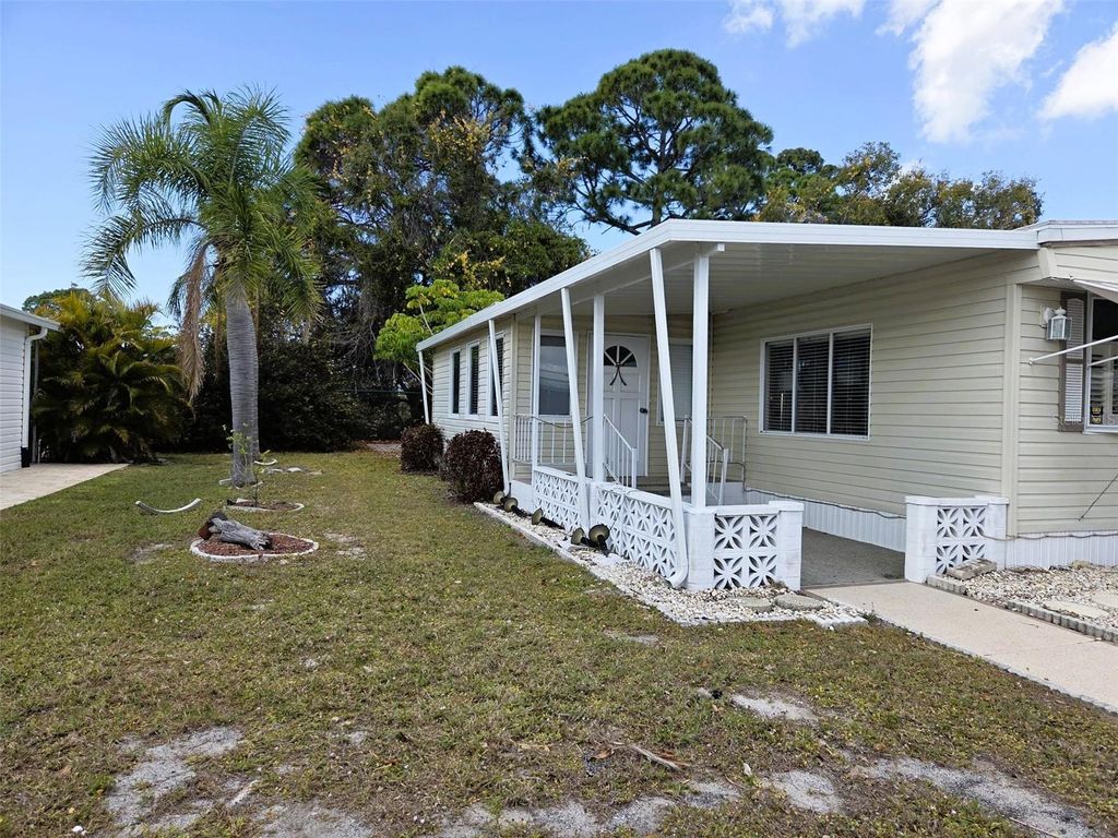 Photo of 302 Oakwood Boulevard W, Sarasota, FL 34237 (MLS # A4679804)