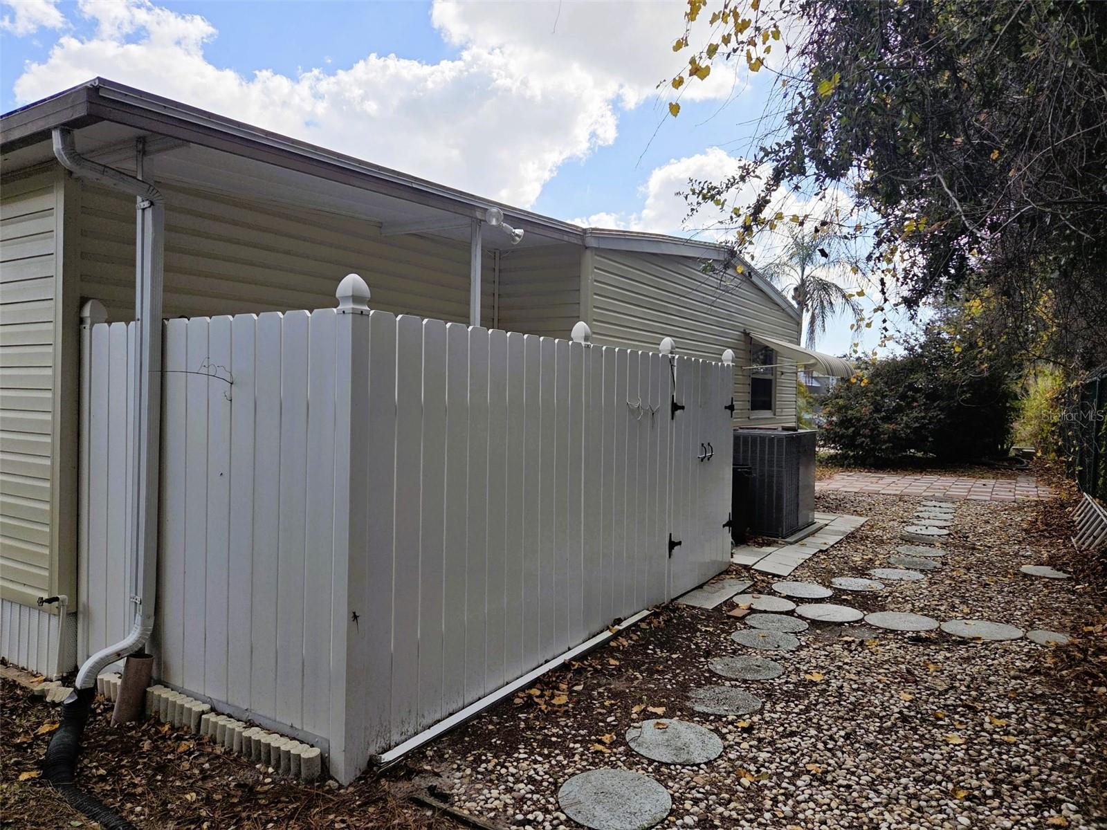 OAKWOOD MANOR - Residential