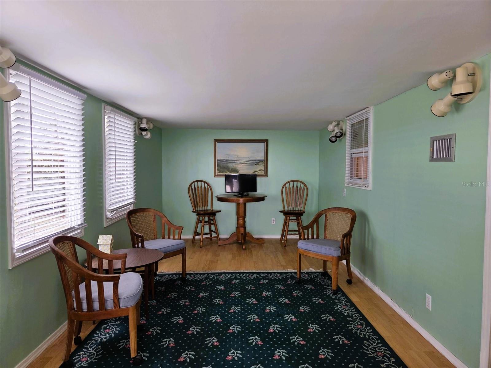 OAKWOOD MANOR - Residential