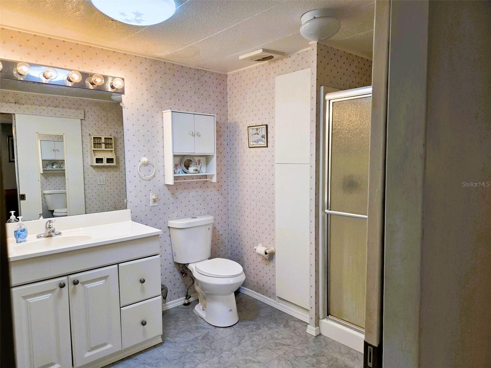 OAKWOOD MANOR - Residential