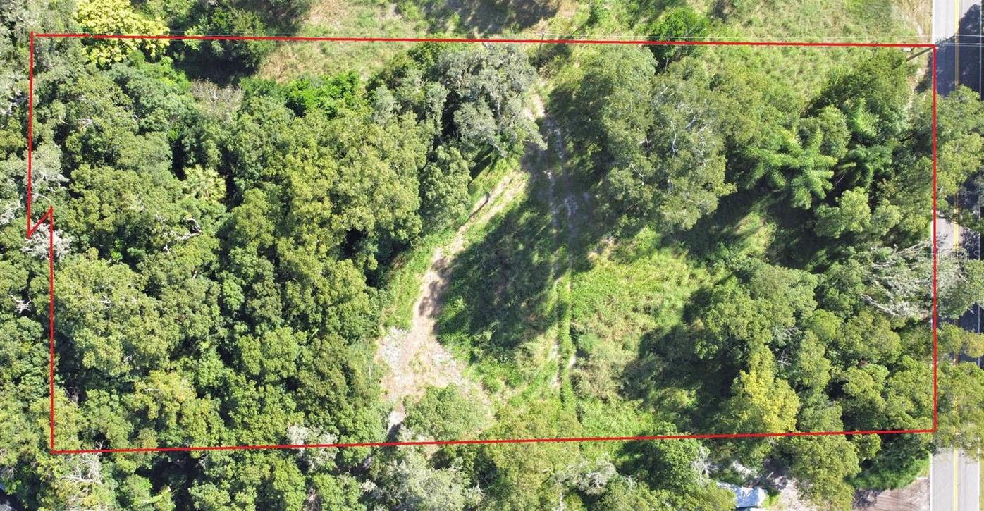 Build your custom dream home on this beautiful home site located in the heart of Lutz (North Tampa), on 1.24 acres zoned ASC-1. There is plenty of room to build your dream home, plus a detached garage or in-law suite. Zoned agricultural, with no subdivision restrictions. Located in the STEINBRENNER SCHOOL DISTRICT. NO CDD, NO HOA fees, and not in a flood zone. Great location surrounded by custom homes. Close to US Hwy 41, I-275, SR 54, Dale Mabry Highway, Suncoast Parkway SR 589, Minutes from Wiregrass Mall, Tampa Premium Outlets, and all major shopping and dining. Easy commute to Downtown Tampa and Tampa International Airport.