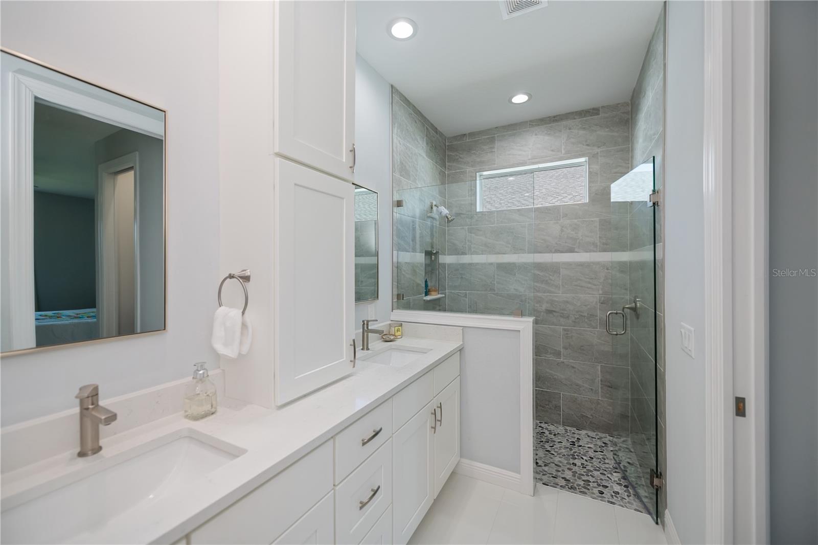 VENICE EDGEWOOD SEC OF - Residential