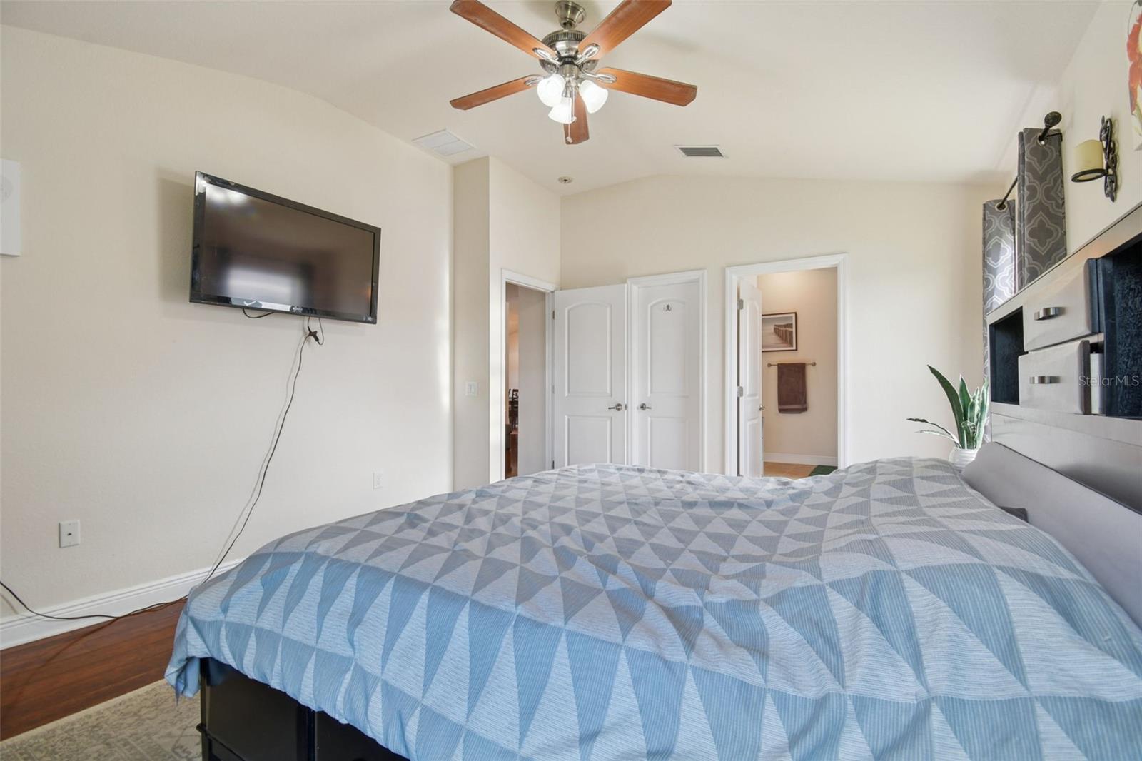 AYERSWORTH GLEN - Residential