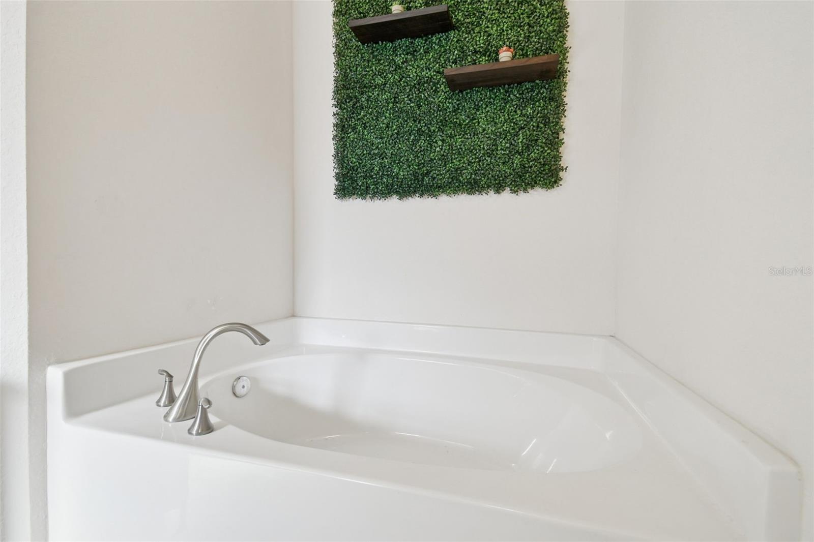 AYERSWORTH GLEN - Residential