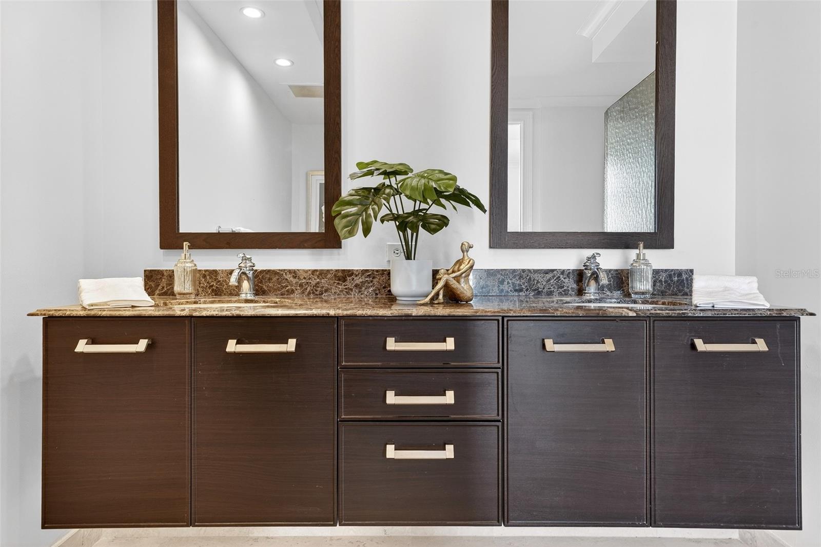 1350 MAIN RESIDENTIAL - Residential