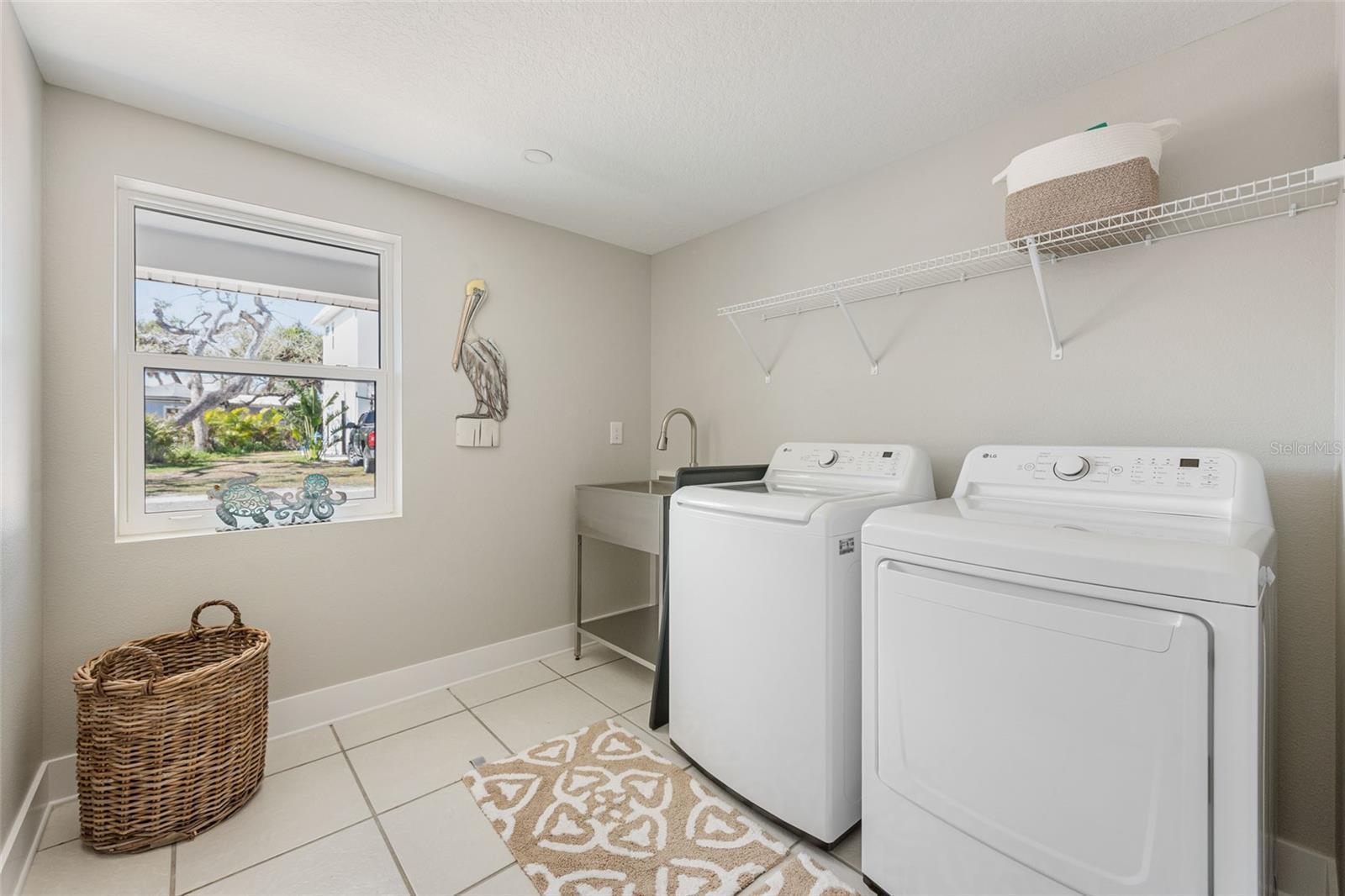 PELICAN SHORES - Residential