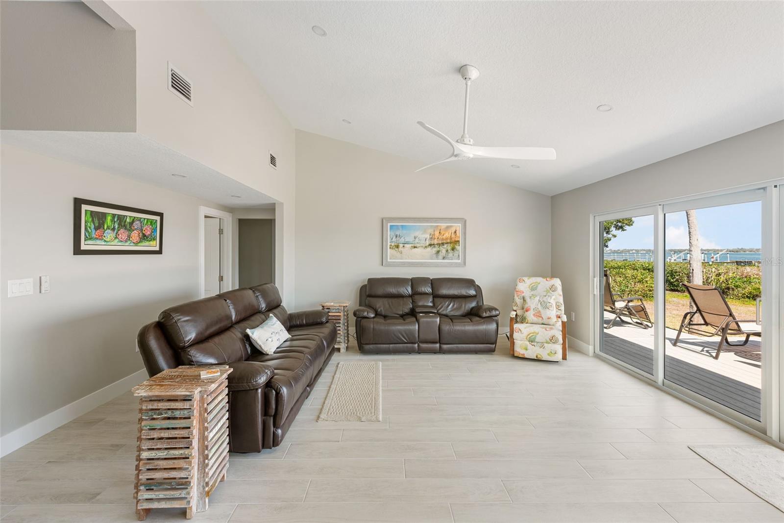 PELICAN SHORES - Residential