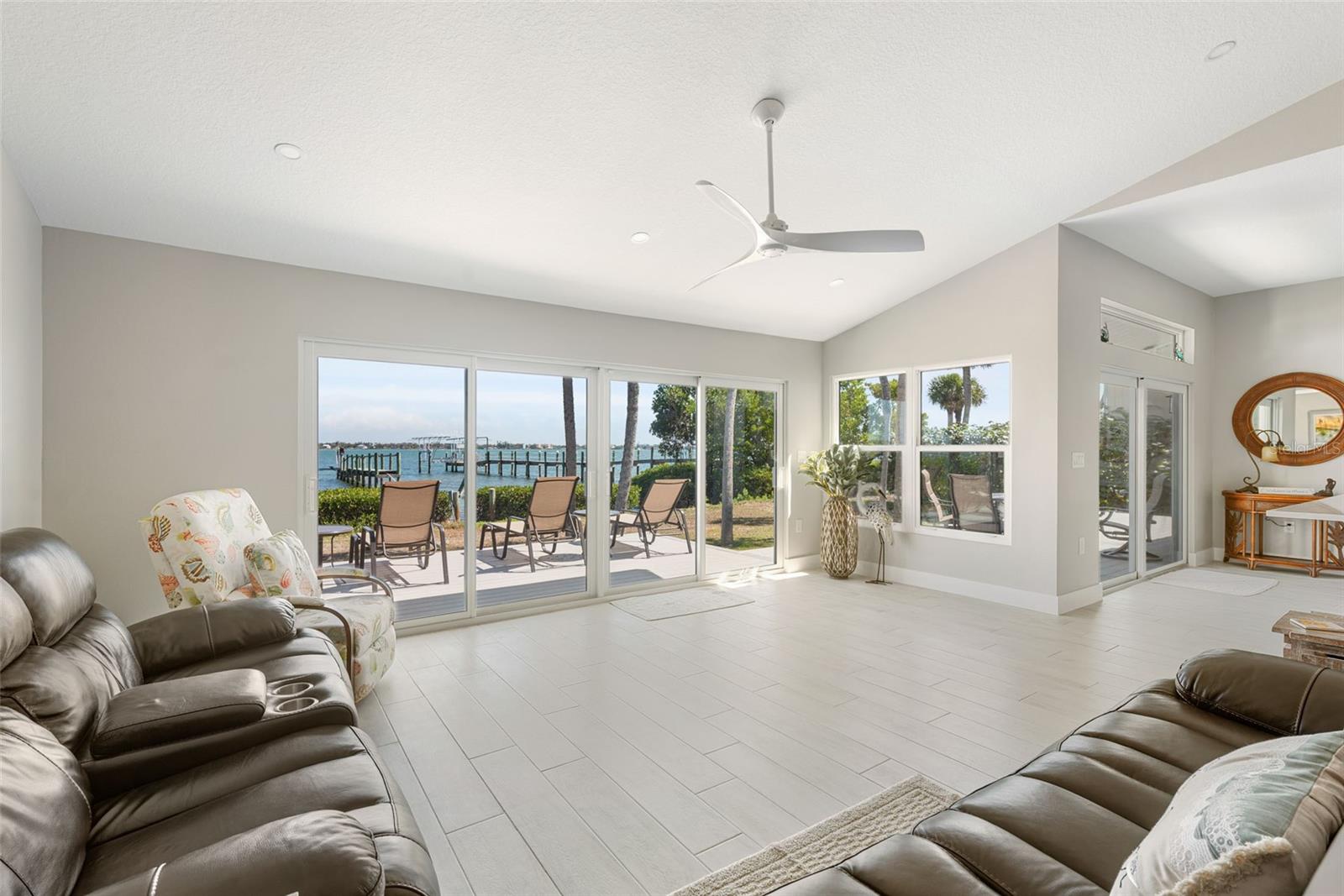 PELICAN SHORES - Residential