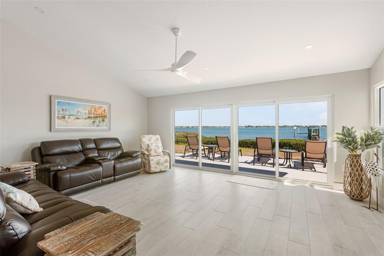 PELICAN SHORES - Residential