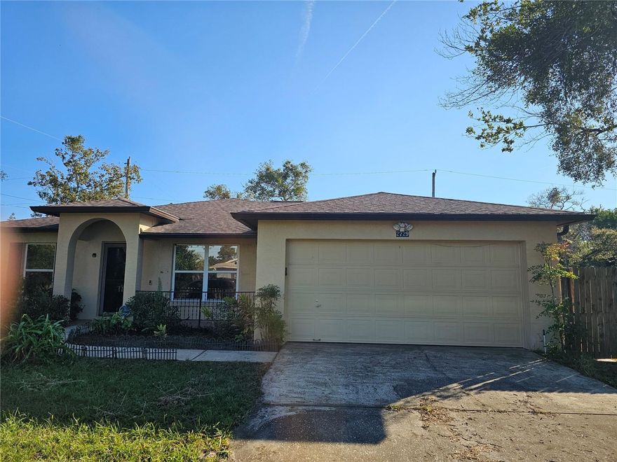PROPERTY PRICE TO SELL IN AFFORDABLE DELTONA. THIS HOUSE FEATURES 2 AC UNITS AND AND A JACUCCI IN THE MASTER BED ROOM.