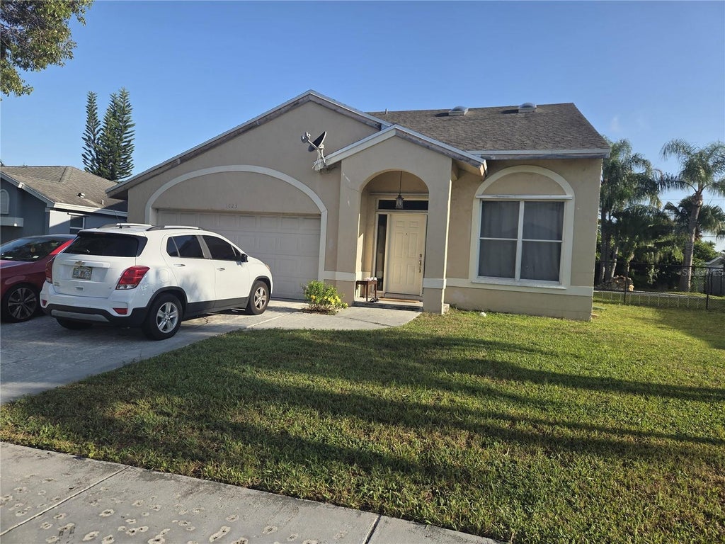 Photo of 1023 NW 6th Avenue, Boynton Beach, FL 33426 (MLS # O6436328)