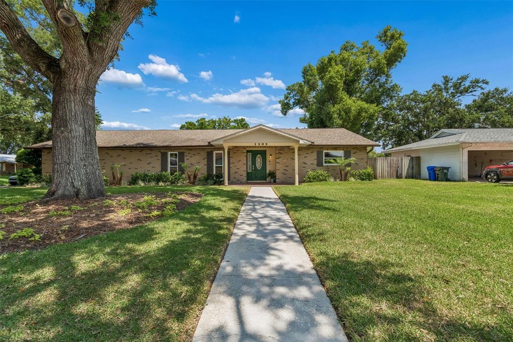Photo of 1302 Glengreen Lane, Lakeland, FL 33813 (MLS # TB8503806)