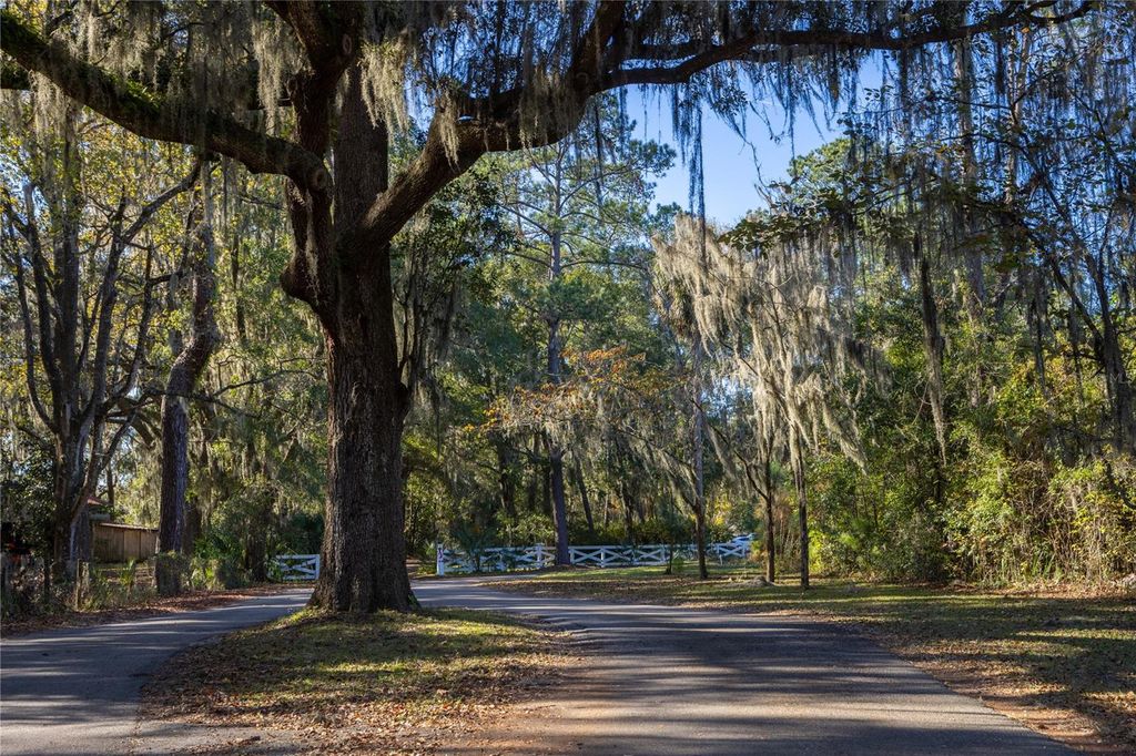 Photo of 14904 NW 174th Avenue, Alachua, FL 32615 (MLS # GC536020)