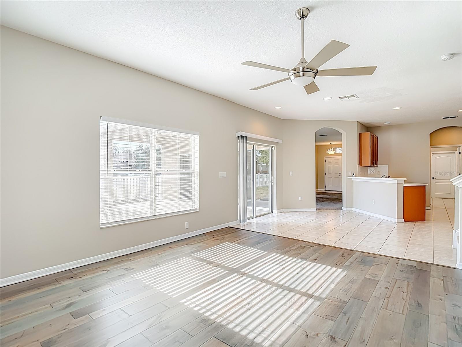 WATERS EDGE 02 - Residential