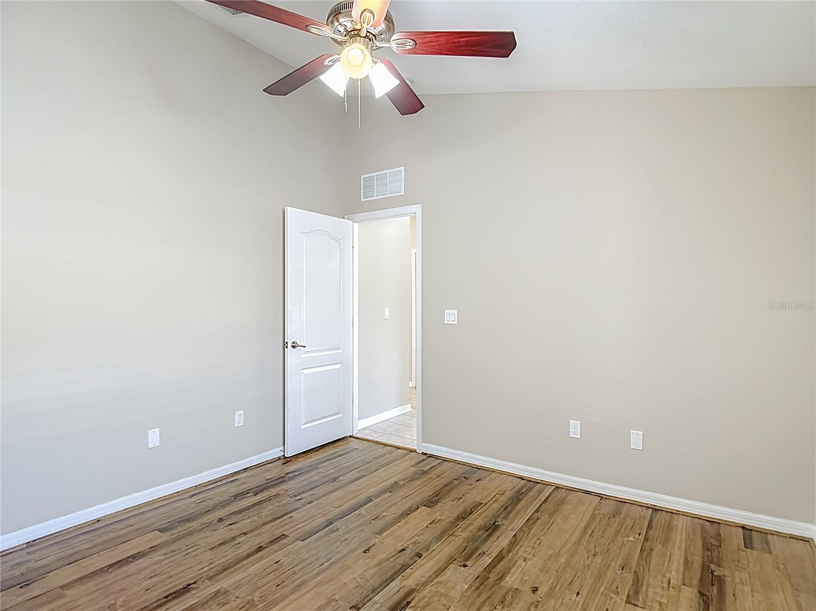 WATERS EDGE 02 - Residential