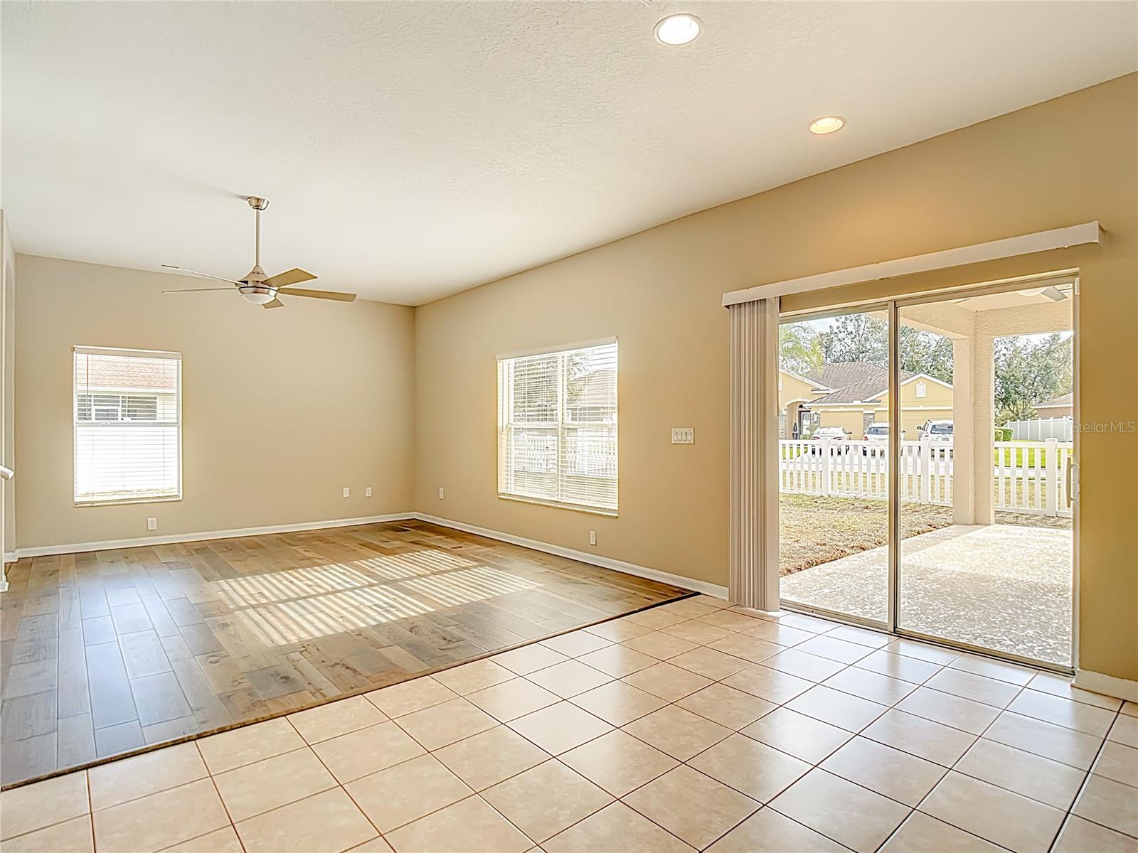 WATERS EDGE 02 - Residential