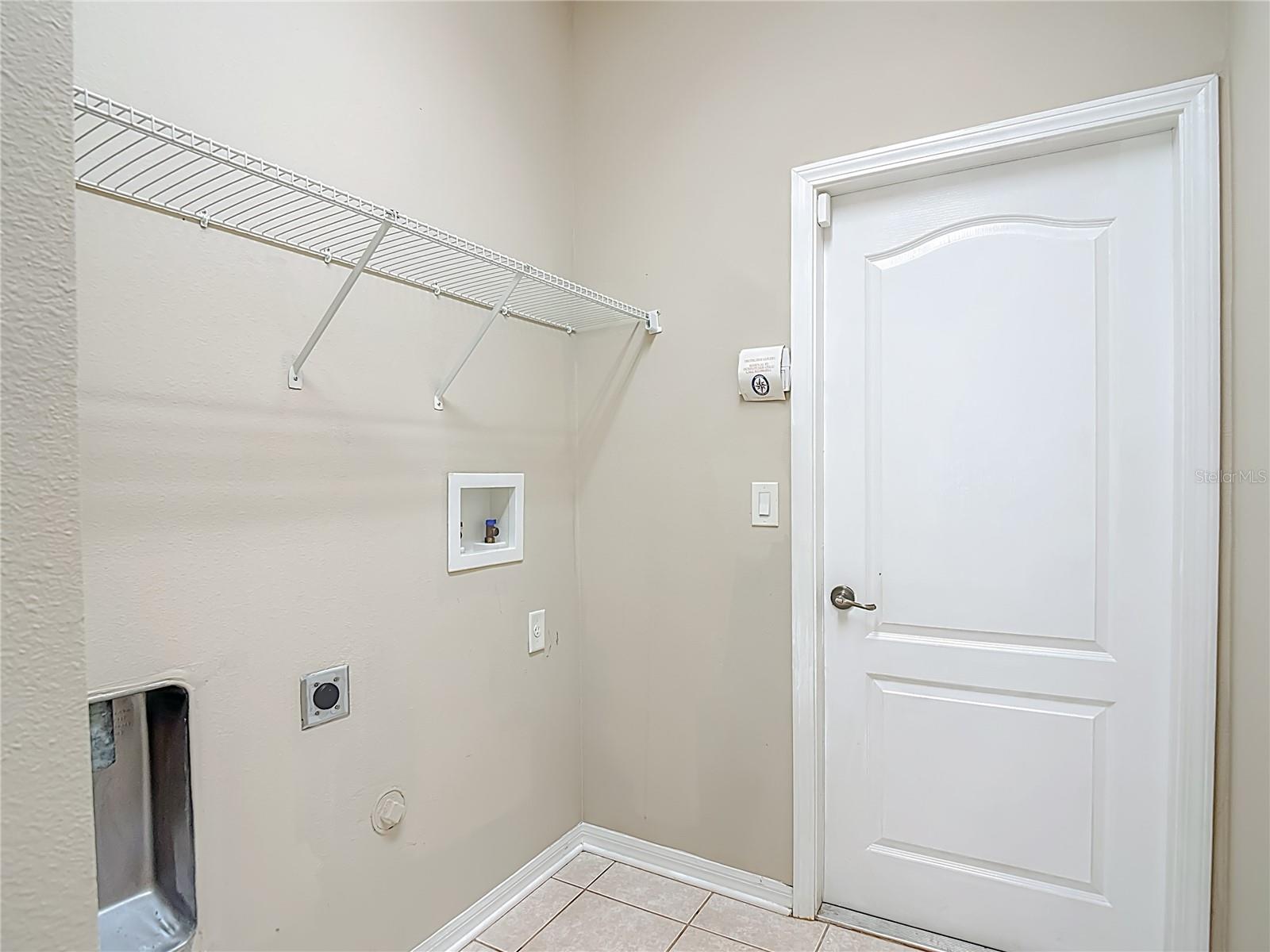 WATERS EDGE 02 - Residential