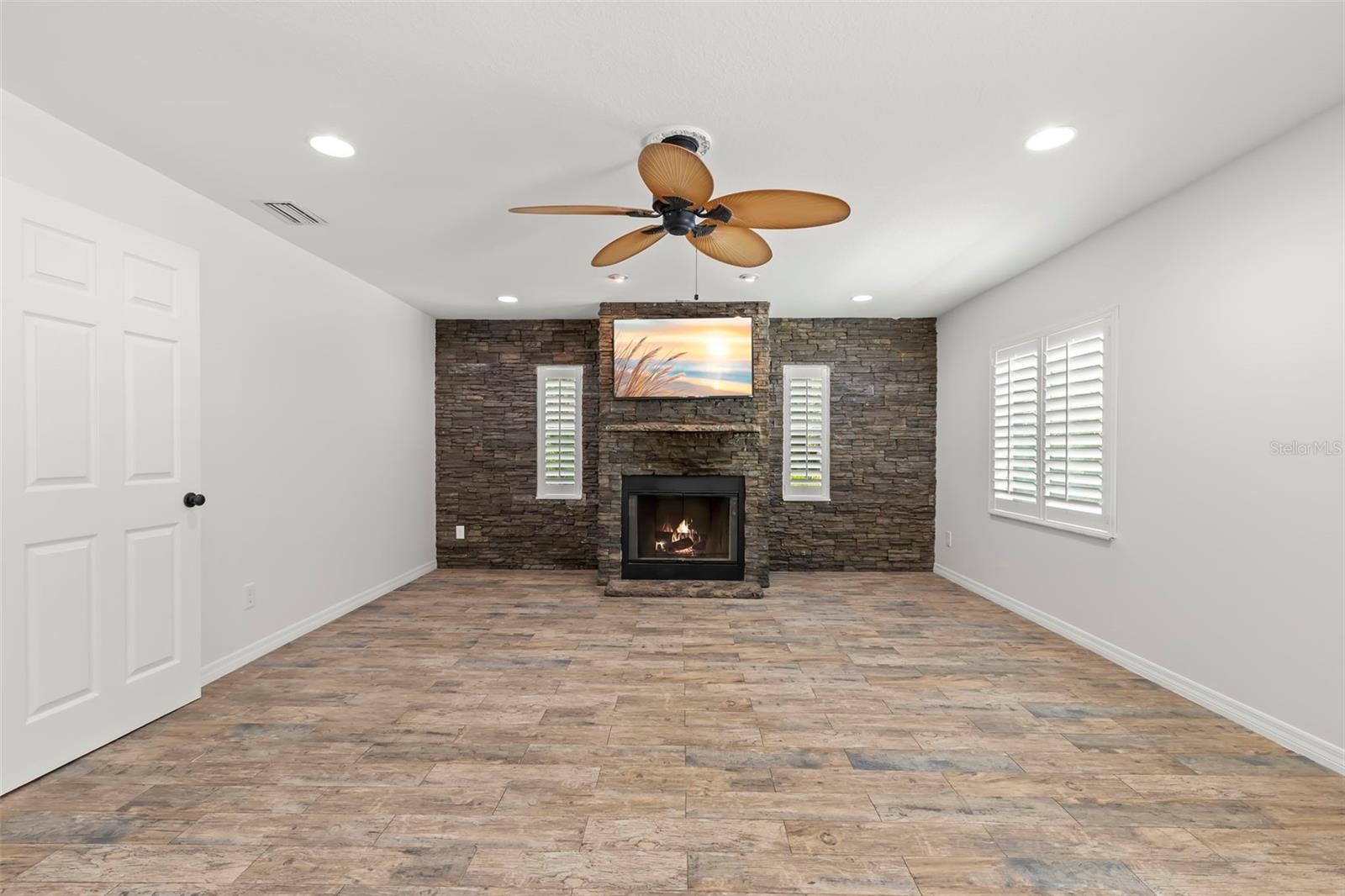 CRENSHAW LAKES - Residential