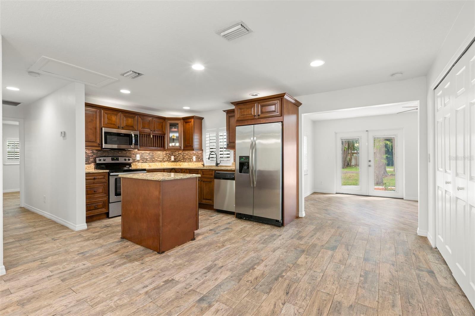 CRENSHAW LAKES - Residential