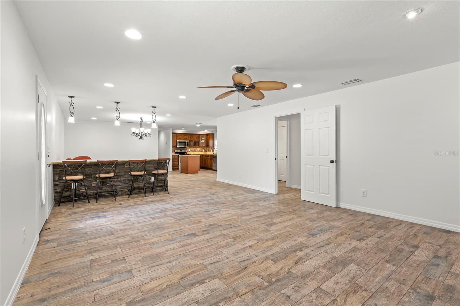 CRENSHAW LAKES - Residential