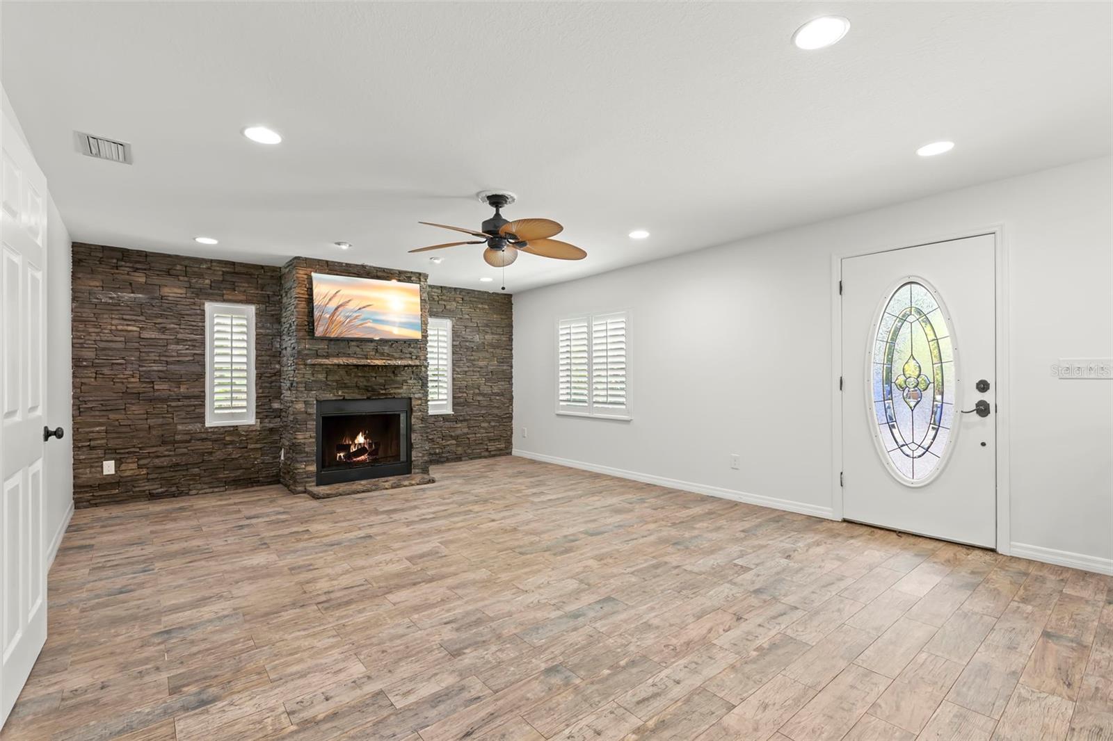 CRENSHAW LAKES - Residential
