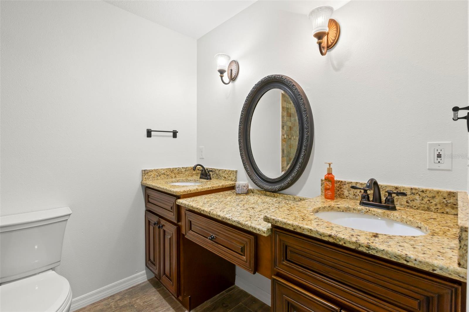 CRENSHAW LAKES - Residential