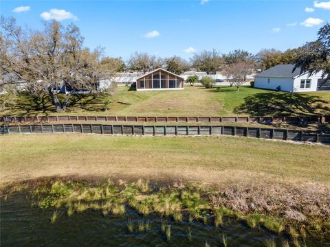 A home in LAKE WALES