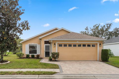 A home in LAKE WALES