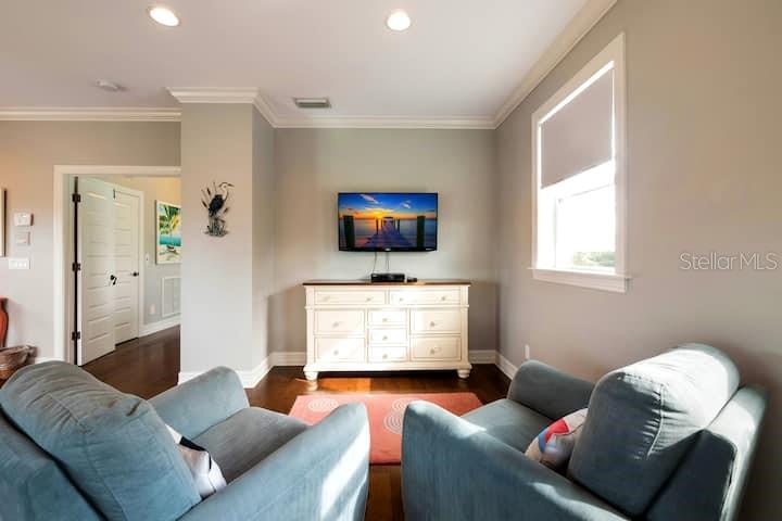 ISLAND ESCAPE - Residential Lease