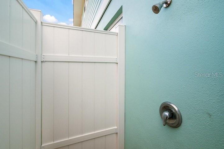 ISLAND ESCAPE - Residential Lease