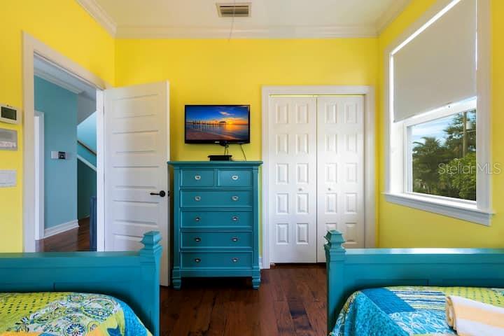 ISLAND ESCAPE - Residential Lease