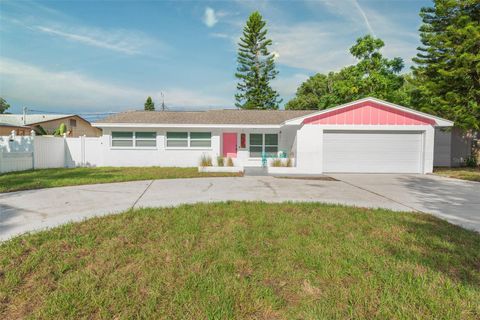 A home in SEMINOLE