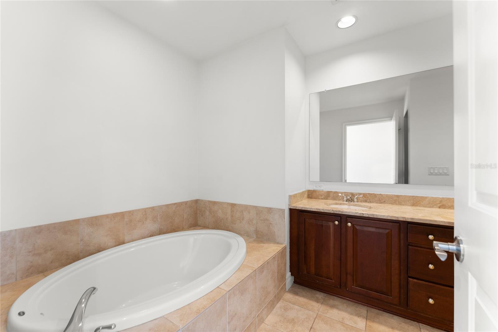 TOWERS OF CHANNELSIDE CONDOMIN - Residential Lease