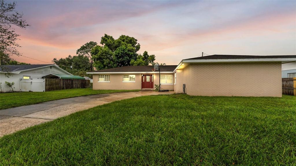 Photo of 409 Lake Ned Road, Winter Haven, FL 33884 (MLS # P4936594)