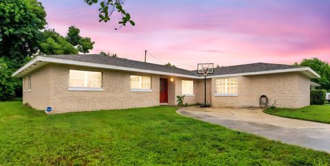 Photo of 409 Lake Ned Road, Winter Haven, FL 33884 (MLS # P4936594) Photo of 409 Lake Ned Road, Winter Haven, FL 33884 (MLS # P4936594)
