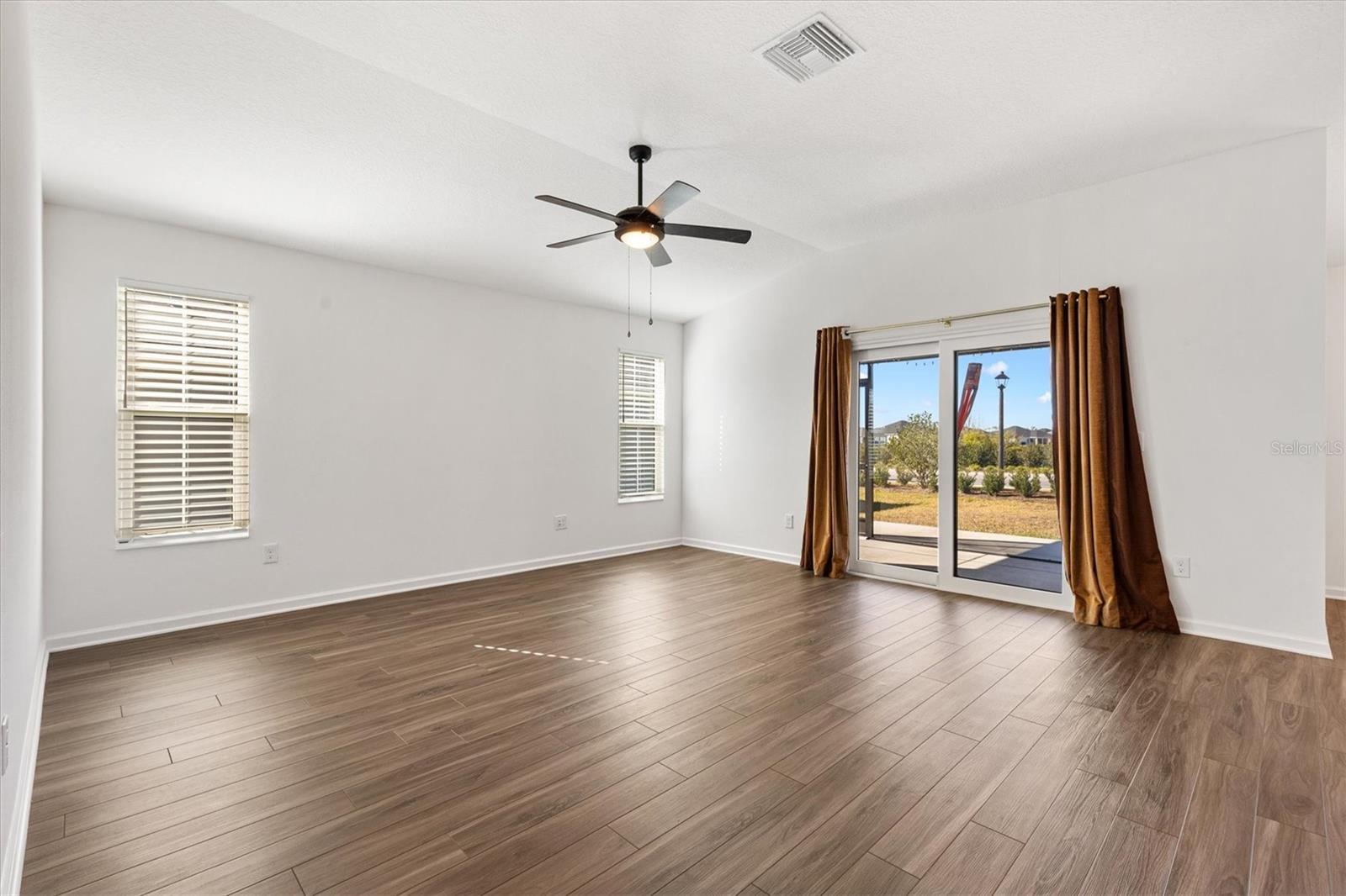 VILLAGES/SOUTHERN OAKS UN 221 - Residential