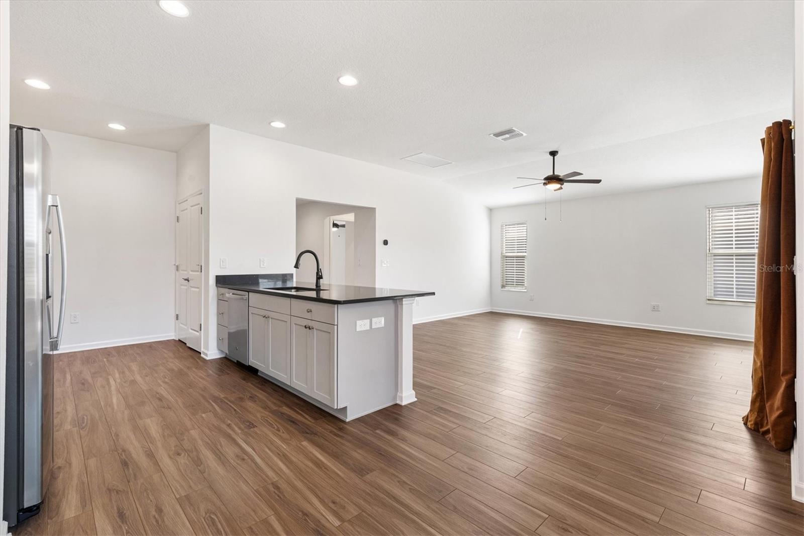 VILLAGES/SOUTHERN OAKS UN 221 - Residential